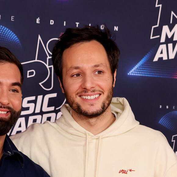 Kendji Girac, Vianney au photocall de la 25ème cérémonie des "NRJ Music Awards (NMA)" au palais des Festivals et des Congrès de Cannes, France, le 10 novembre 2023. © Dominique Jacovides/Bestimage