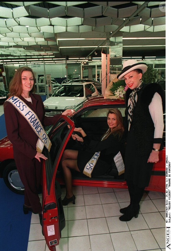 Melody Vilbert (Miss France 1995), Geneviève de Fontenay, Laure Belleville (Miss France 1996) chez un concessionnaire Peugeot à Bordraux.