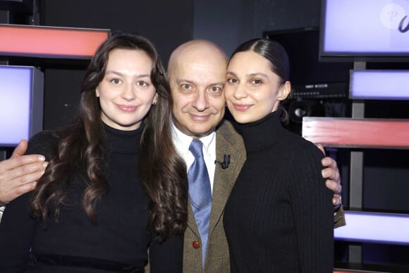 Xavier de Fontenay et ses filles Adele et Agathe ( petites filles de Genevieve de Fontenay ) lors de l'enregistrement de l'émission "Chez Jordan de Luxe" à Paris le 5 janvier 2024. © Cédric Perrin/Bestimage