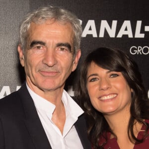 Sur Instagram, après une blague de Raymond Domenech, Estelle Denis n'a pas hésité à réagir
 
Raymond Domenech et sa compagne Estelle Denis - Soirée des animateurs du Groupe Canal+ au Manko à Paris. Le 3 février 2016