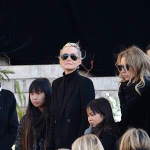 Brigitte Macron, Laeticia Hallyday et ses filles Joy et Jade, Laura Smet, David Hallyday - Arrivées des personnalités en l'église de La Madeleine pour les obsèques de Johnny Hallyday à Paris le 8 decembre 2017. © Veeren/Bestimage 