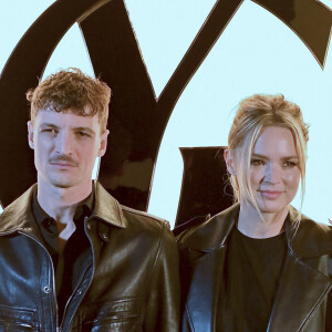 "En grandissant, on ne reproduit pas les mêmes erreurs."
Niels Schneider, Virginie Efira au photocall du défilé Saint Laurent collection femme automne/hiver 2024-2025 lors de la fashion week à Paris (PFW) le 27 février 2024. © Olivier Borde / Bestimage 