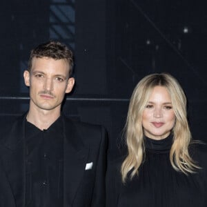 "On sait ce qu'on recherche et cela nous amène à des liaisons beaucoup plus profondes".
Niels Schneider et sa compagne Virginie Efira - Photocall du défilé Saint Laurent Womenswear Printemps/été 2024 dans le cadre de la Fashion week de Paris le 26 septembre 2023 à Paris. © Olivier Borde/Bestimage 