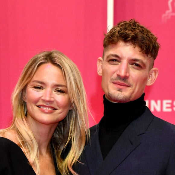 Virginie Efira et son compagnon Niels Schneider durant la seconde soirée du 4eme Canneseries au Palais des Festivals à Cannes, le 9 octobre 2021. Le festival se déroule jusqu'au 13 octobre. © Bruno Bebert / Bestimage  