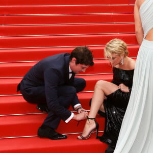 Niels Schneider, Virginie Efira (accident de lacets) - Montée des marches du film "Sibyl" lors du 72ème Festival International du Film de Cannes. Le 24 mai 2019 © Jacovides-Moreau / Bestimage 