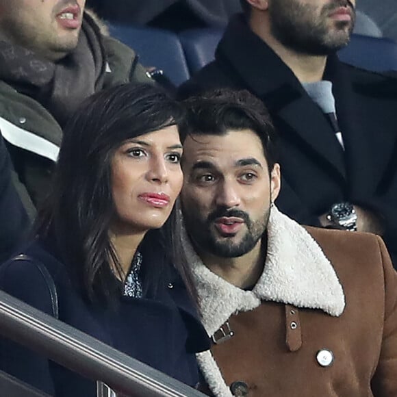 La chanteuse Zaho et Florent Mothe - Célébrités dans les tribunes du parc des princes lors du match de football de ligue 1, Paris Saint-Germain (PSG) contre FC Nantes à Paris, France, le 18 novembre 2017. Le PSG a gagné 4-1.