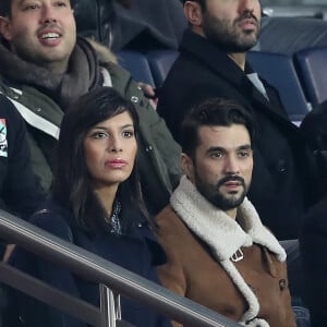 La chanteuse Zaho et Florent Mothe - Célébrités dans les tribunes du parc des princes lors du match de football de ligue 1, Paris Saint-Germain (PSG) contre FC Nantes à Paris, France, le 18 novembre 2017. Le PSG a gagné 4-1.