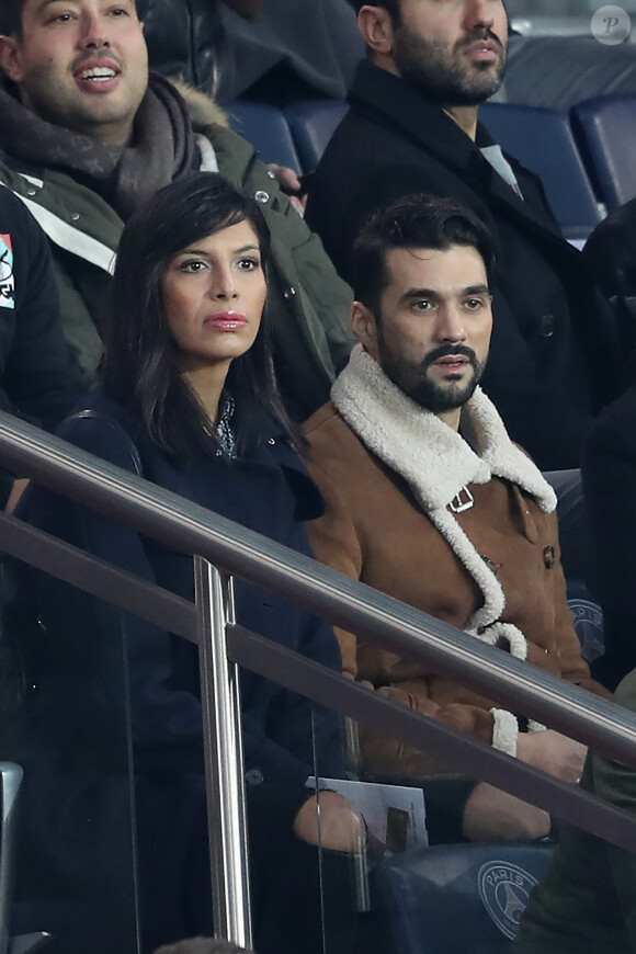 La chanteuse Zaho et Florent Mothe - Célébrités dans les tribunes du parc des princes lors du match de football de ligue 1, Paris Saint-Germain (PSG) contre FC Nantes à Paris, France, le 18 novembre 2017. Le PSG a gagné 4-1.