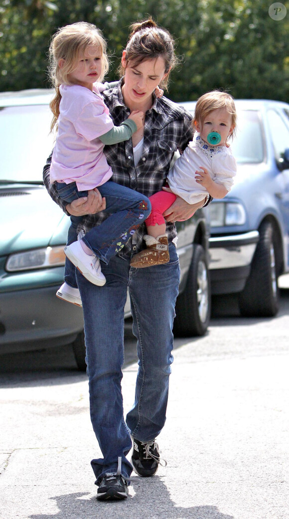 Jennifer Garner et ses filles (24 mars 2010, Californie)