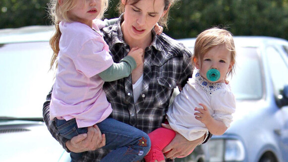 Jennifer Garner est tiraillée entre ses deux filles... Elle est perdue !