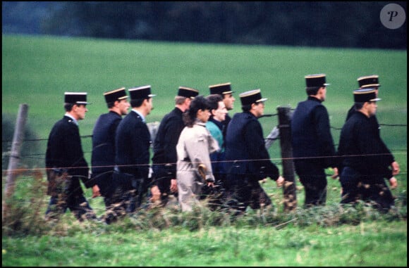 Les soupçons ont un temps pesé sur Bernard Laroche, cousin de Jean-Marie Villemin. Ce dernier l'a même assassiné à coup de fusil 
Archives - Reconstitution le 14 octobre 1987 dans l'affaire Grégory Villemin.