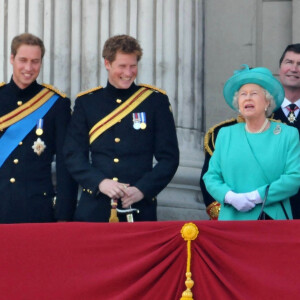 Le prince Philip, duc d'Edimbourg avec le Prince William et le Prince Harry ainsi que la reine Elizabeth II.