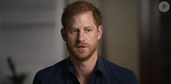 Près d'un mois après sa disparition, le prince Harry pourtant dorénavant installé aux Etats-Unis et ne bénéficiant plus d'une protection policière a assisté à ses funérailles.
Le prince Harry affirme dans sa nouvelle série Netflix "Heart of Invictus" qu'il a manqué de soutien de la part de la famille royale lorsqu'il est rentré d'Afghanistan, même s'il a déjà remercié son frère William de l'avoir aidé à suivre une thérapie.
(Backgrid UK/ Bestimage)