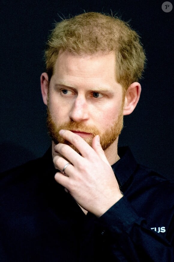 Le prince Harry se déplace à La Haye quelques jours après la naissance de son premier enfant Archie pour une conférence pour la prochaine compétition Invictus Games qui se déroulera aux Pays-Bas. 