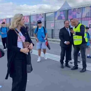 Ce mercredi 4 septembre 2024, la réalisatrice et l'homme politique ont assisté aux épreuves de Para athlétisme qui se sont déroulées au stade de France.
Julie Gayet et François Hollande arrivant tous les deux au Stade de France ce mercredi 4 septembre 2024 dans le cadre des Jeux Paralympiques 2024 pour assister aux épreuves de Para athlétisme.