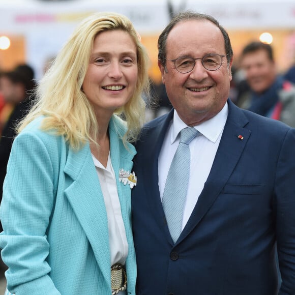 Francois Hollande et Julie Gayet lors du festival Soeurs Jumelles, Rencontre de la musique et de l'image à Rochefort le 1er juillet 2023. © Franck Castel / Bestimage 