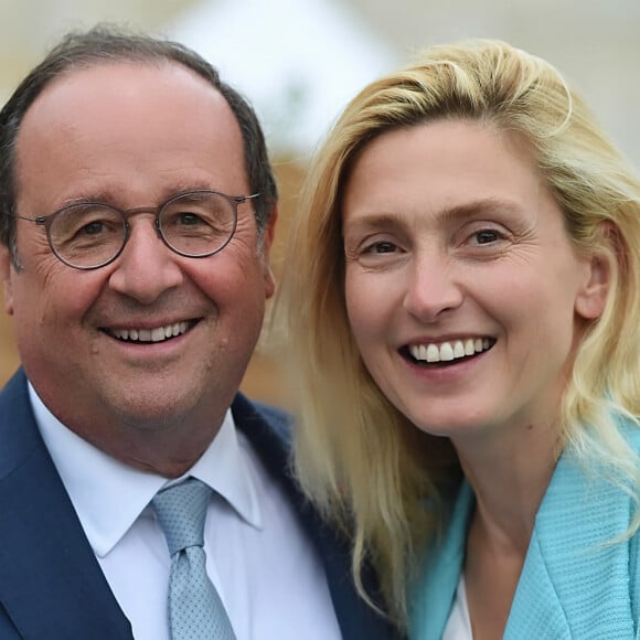 De belles images que François Hollande a relayées dans sa story Instagram.
Francois Hollande et Julie Gayet lors du festival Soeurs Jumelles, Rencontre de la musique et de l'image à Rochefort le 1er juillet 2023. © Franck Castel / Bestimage 