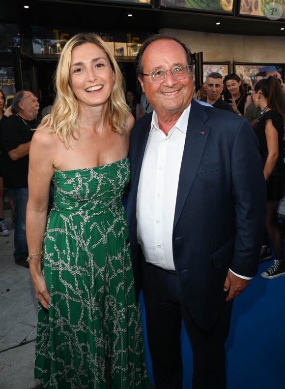 A rappeler que le couple est féru de sport. Notamment de rugby !
Julie Gayet et son mari François Hollande lors du 15ème festival du film francophone de Angoulême (jour 4) au cinéma CGR à Angoulême, France, le 26 août 2022. © Coadic Guirec/Bestimage 