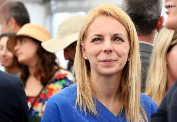 Jordan Bardella, president du Rassemblement National, en compagnie d'Edwige Diaz députée RN, Mathieu Valet, ancien policier chroniqueur TV engagé au RN, et de Jean-Paul Garraud député RN, ouvre et participe au 28eme "Printemps des vins de Blaye", avant de tenir un meeting à Royan, le 13 Avril 2024 à Blaye. © Patrick Bernard/ Bestimage 