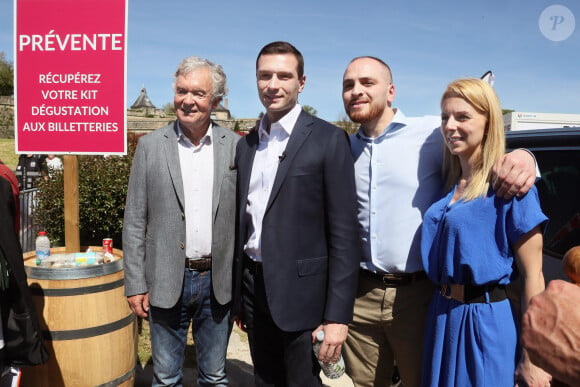 Jordan Bardella, president du Rassemblement National, en compagnie d'Edwige Diaz députée RN, Mathieu Valet, ancien policier chroniqueur TV engagé au RN, et de Jean-Paul Garraud député RN, ouvre et participe au 28eme "Printemps des vins de Blaye", avant de tenir un meeting à Royan, le 13 Avril 2024 à Blaye. © Patrick Bernard/ Bestimage 