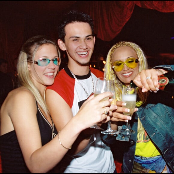 Archives - Billy Crawford fête ses 21 ans avec la chanteuse Lââm et Lorie au Club l'Etoile à Paris.