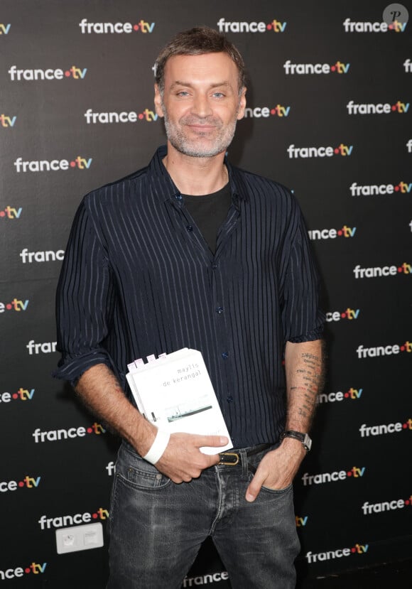 Augustin Trapenard au photocall de la conférence de presse de rentrée de France Télévisions à Paris, France, le 4 septembre 2024. © Coadic Guirec/Bestimage