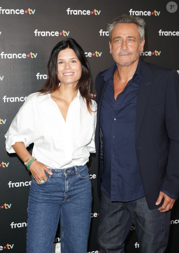 Flavie Pean et Jean-Michel Tinivelli au photocall de la conférence de presse de rentrée de France Télévisions à Paris, France, le 4 septembre 2024. © Coadic Guirec/Bestimage