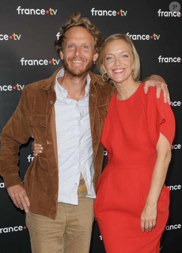 Arnaud Lauqué et Maya Lauqué au photocall de la conférence de presse de rentrée de France Télévisions à Paris, France, le 4 septembre 2024. © Coadic Guirec/Bestimage