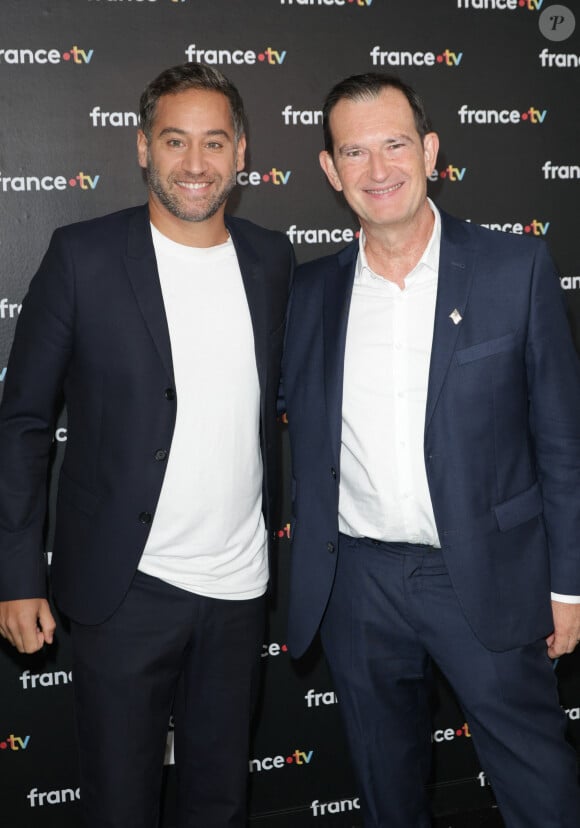 Julien Benedetto et Alban Mikoczy au photocall de la conférence de presse de rentrée de France Télévisions à Paris, France, le 4 septembre 2024. © Coadic Guirec/Bestimage