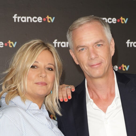 Flavie Flament et Julien Arnaud au photocall de la conférence de presse de rentrée de France Télévisions à Paris, France, le 4 septembre 2024. © Coadic Guirec/Bestimage