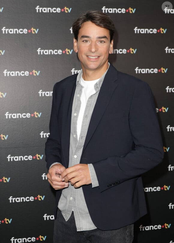 Julian Bugier au photocall de la conférence de presse de rentrée de France Télévisions à Paris, France, le 4 septembre 2024. © Coadic Guirec/Bestimage