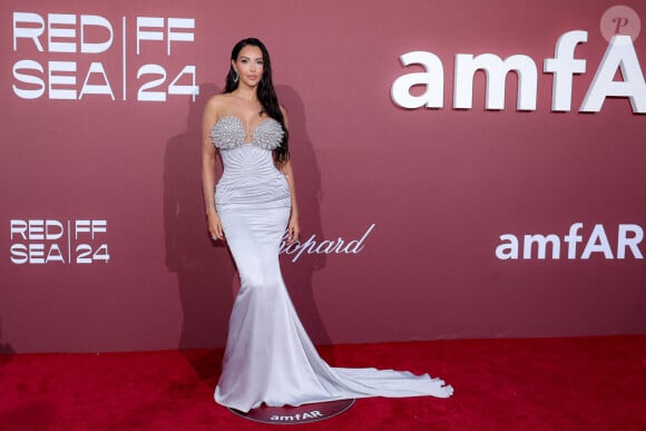 Nabilla Vergara - Photocall du gala de l’amfAR 2024 à l’Hôtel du Cap-Eden-Roc, Antibes, lors du 77ème Festival International du Film de Cannes. Le 23 mai 2024. © Moreau-Jacovides / Bestimage 