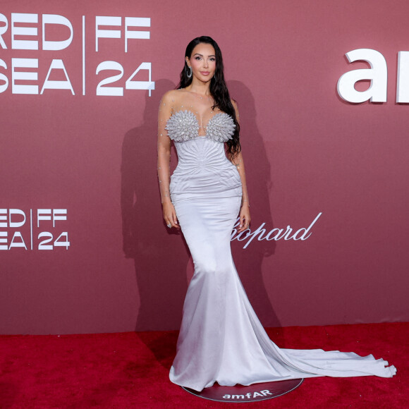 Nabilla Vergara - Photocall du gala de l’amfAR 2024 à l’Hôtel du Cap-Eden-Roc, Antibes, lors du 77ème Festival International du Film de Cannes. Le 23 mai 2024. © Moreau-Jacovides / Bestimage 