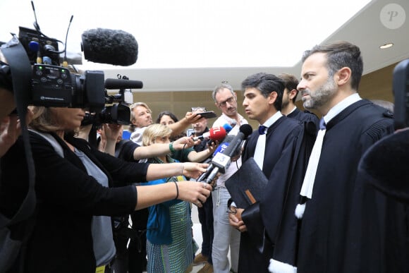 Stéphane Babonneau (au centre), l'avocat de G.Pelicot - Procès du viol de G.Pélicot par cinquante hommes âgés de 26 à 74 devant la cour criminelle départementale de Vaucluse à Avignon, France, le 4 septembre 2024. © Franz Chavaroche/Nice Matin/Bestimage