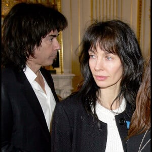 Le duo s'est marié en 2005 avant de divorcer cinq ans plus tard. "Le mariage pour moi est un véritable engagement", a expliqué Anne Parillaud.
Jean-Michel Jarre et Anne Parillaud - Remise de médailles au Ministère de la Culture. © Guillaume Gaffiot/Bestimage