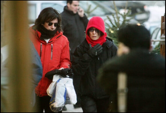 EXCLUSIF - Anne Parillaud et Jean-Michel Jarre en vacances à Courchevel.