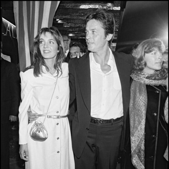 Archives - Anne Parillaud, Alain Delon et Romy Schneider lors de la première du film "Pour la peau d'un flic" en 1981.