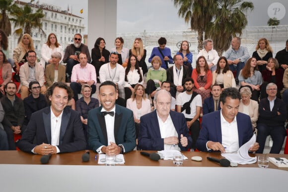 Exclusif - Bertrand Chameroy, Mohamed Boufhafsi, Pierre Lescure, Patrick Cohen sur le plateau de l'émission "C à vous" lors du 77ème Festival International du Film de Cannes le 20 mai 2024.