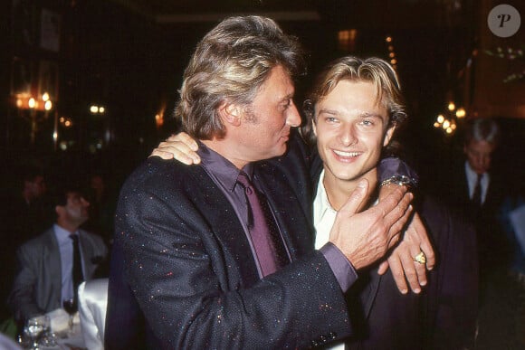 Entre David et Johnny, Cameron peut se targer d'avoir un bel héritage....
Johnny Hallyday et David Hallyday( Fouquet's 29/10/1989)