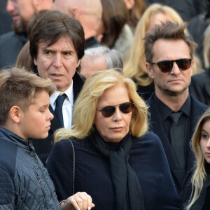 Cameron Smet, Sylvie Vartan, sa fille Darina Scotti, David Hallyday - Sorties de l'église de la Madeleine après les obsèques de Johnny Hallyday à Paris le 9 décembre 2017. © Veeren / Bestimage  Celebs leaving church of La Madeleine for the funeral of Johnny Hallyday in Paris on December 9, 2017. 