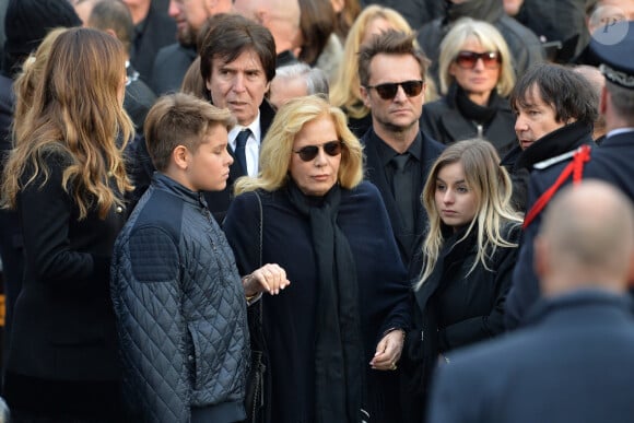 Cameron Smet, Sylvie Vartan, sa fille Darina Scotti, David Hallyday - Sorties de l'église de la Madeleine après les obsèques de Johnny Hallyday à Paris le 9 décembre 2017. © Veeren / Bestimage  Celebs leaving church of La Madeleine for the funeral of Johnny Hallyday in Paris on December 9, 2017. 