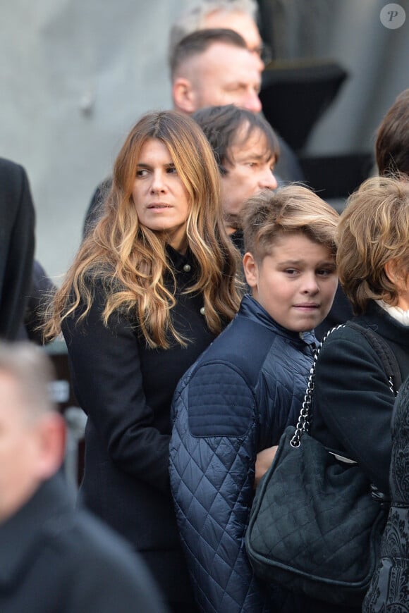 Alexendra Pastor et Cameron Smet - Sorties de l'église de la Madeleine après les obsèques de Johnny Hallyday à Paris le 9 décembre 2017. © Veeren / Bestimage  Celebs leaving church of La Madeleine for the funeral of Johnny Hallyday in Paris on December 9, 2017. 