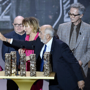 Un César spécial pour la troupe du Splendid, Josiane Balasko, Michel Blanc, Thierry Lhermitte, Marie-Anne Chazel, Gérard Jugnot, sur scène lors de la 46ème cérémonie des César à l'Olympia à Paris le 12 mars 2021. © Pierre Villard/ Pool / Bestimage 