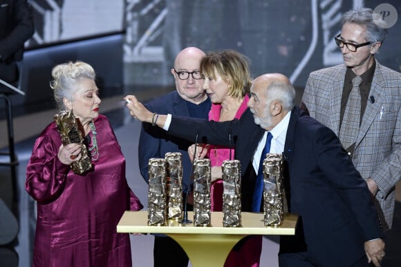 Un César spécial pour la troupe du Splendid, Josiane Balasko, Michel Blanc, Thierry Lhermitte, Marie-Anne Chazel, Gérard Jugnot, sur scène lors de la 46ème cérémonie des César à l'Olympia à Paris le 12 mars 2021. © Pierre Villard/ Pool / Bestimage 