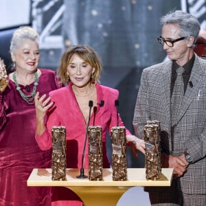 Face à Bruno Guillon, la star a révélé qu'elle avait menti... Quant à ses prouesses sportives !
Un César spécial pour la troupe du Splendid, Josiane Balasko, Michel Blanc, Thierry Lhermitte, Marie-Anne Chazel, sur scène lors de la 46ème cérémonie des César à l'Olympia à Paris le 12 mars 2021. © Pierre Villard/ Pool / Bestimage 