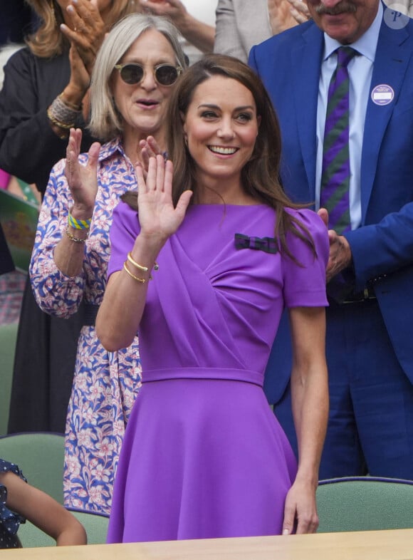 Peu à peu, la princesse Kate reprend sa vie publique
La princesse Catherine de Galles lors de la finale Hommes du tournoi de tennis de Wimbledon. Le 14 juillet 2024