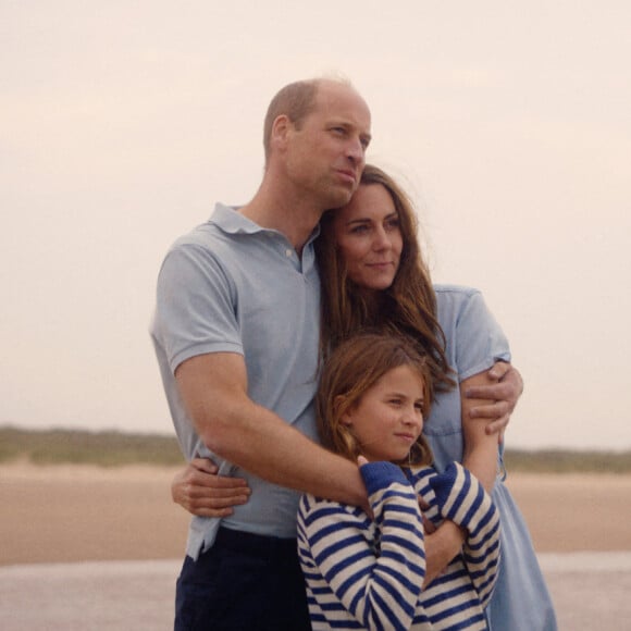 Kate Middleton a cassé Internet avec sa dernière vidéo
Kate Middleton avec le prince William et leur fille Charlotte lors de la vidéo d'annonce de fin de traitement de la princesse © Will Warr/Kensington Palace/PA Wire/ABACAPRESS.COM