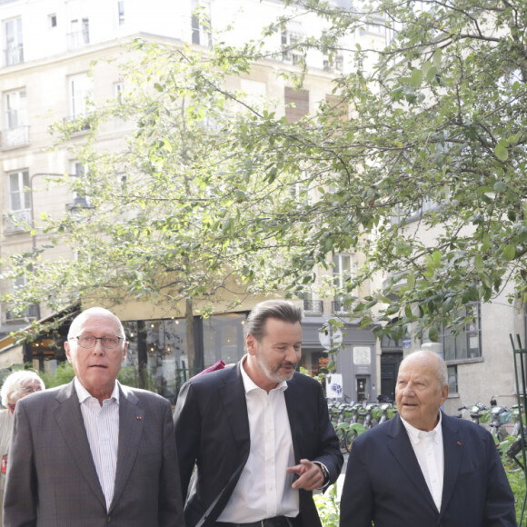 Exclusif - Stéphane Martin (ancien président du musée du quai Branly qui était président d’honneur du Parcours des Mondes l'an dernier), Yves-Bernard Debie (directeur général du Parcours des Mondes), Marc Ladreit de Lacharrière (nouveau président d’honneur du Parcours des Mondes) - Inauguration de la visite du Parcours des Mondes édition à Paris. © Jack Tribeca / Bestimage