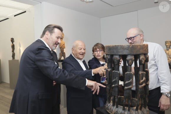 Exclusif - Stéphane Martin (ancien président du musée du quai Branly qui était président d’honneur du Parcours des Mondes l'an dernier), Yves-Bernard Debie (directeur général du Parcours des Mondes), Marc Ladreit de Lacharrière (nouveau président d’honneur du Parcours des Mondes), Jo De Buck - Inauguration de la visite du Parcours des Mondes édition à Paris. © Jack Tribeca / Bestimage