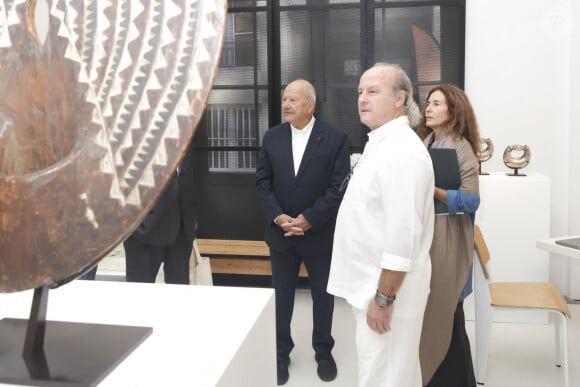 Exclusif - Marc Ladreit de Lacharrière (nouveau président d’honneur du Parcours des Mondes), Ana et Antonio Casanovas - Inauguration de la visite du Parcours des Mondes édition à Paris. © Jack Tribeca / Bestimage